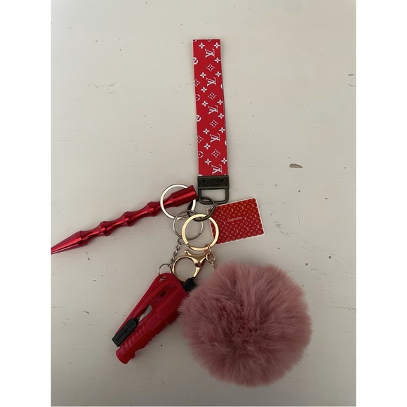 Keychain with accessories - Picture 2 of 8